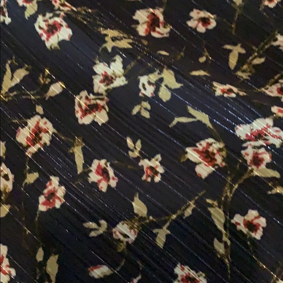 NWT Cece blouse. - Picture 6 of 6